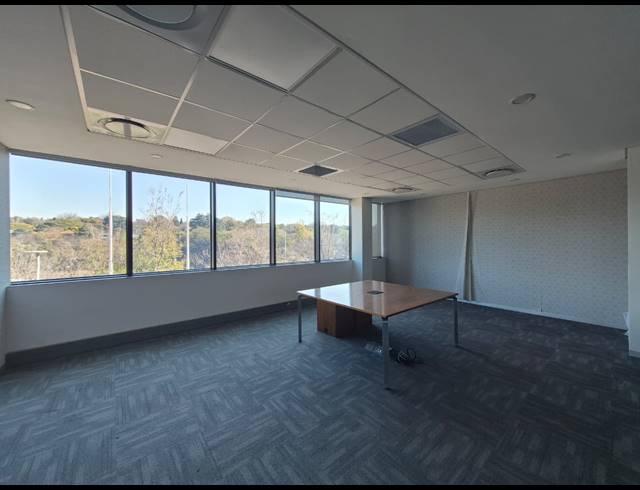 1,201M² OFFICE TO LET IN WAVERLEY